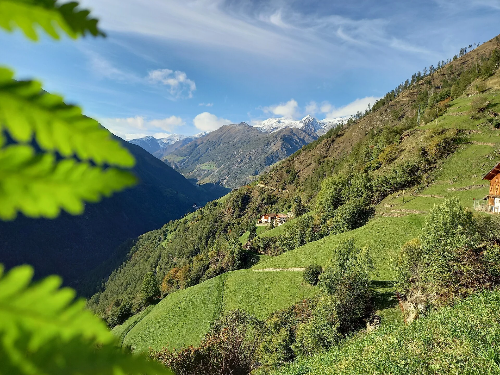 Blick vom Naturnser Sonnenberg über die Berglandschaft